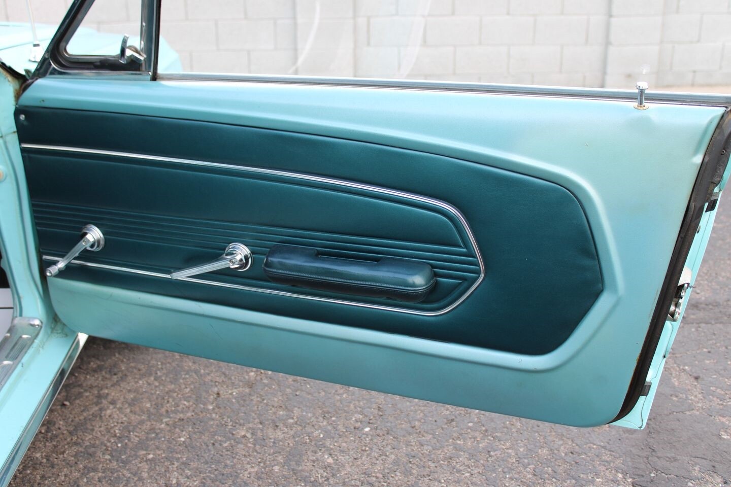 Ford-Mustang-1967-Coupe-37