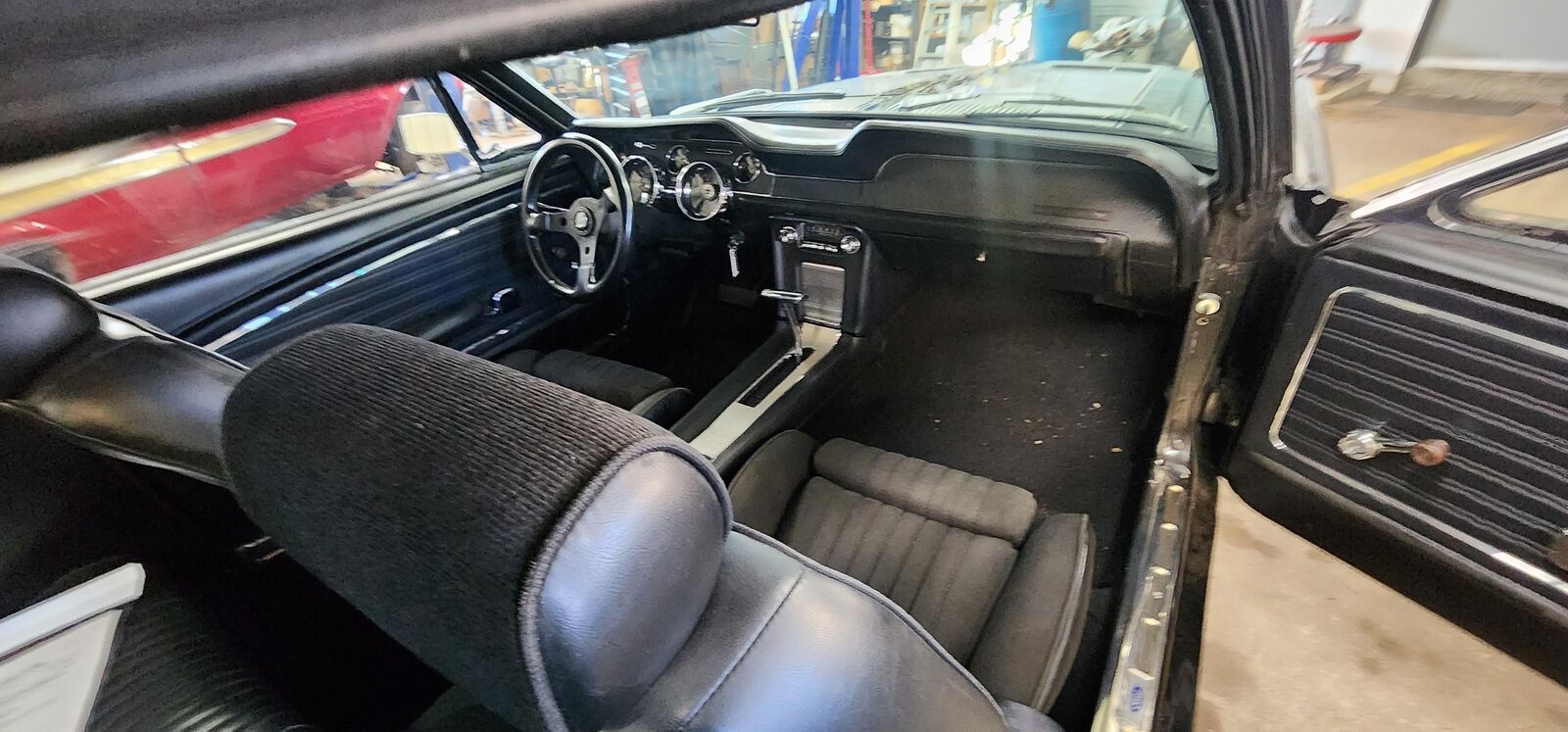Ford-Mustang-1968-2-dr-coupe-28