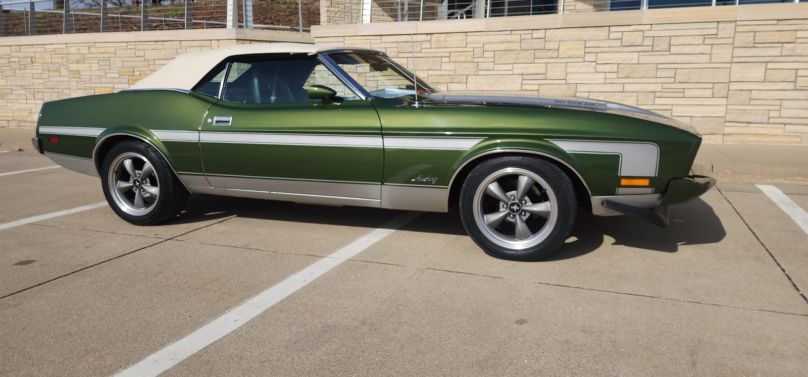 Ford-Mustang-1973-2-dr-11