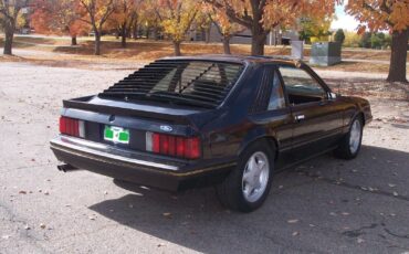 Ford-Mustang-1982-Hatchback-2