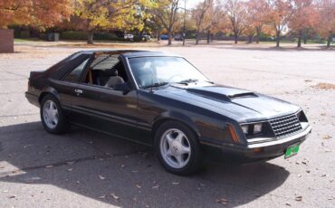Ford-Mustang-1982-Hatchback-3