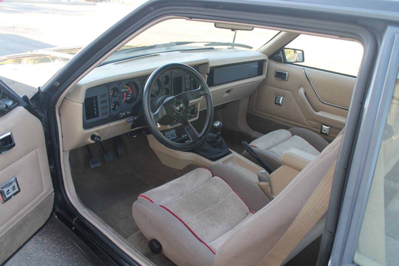 Ford-Mustang-1986-Hatchback-21