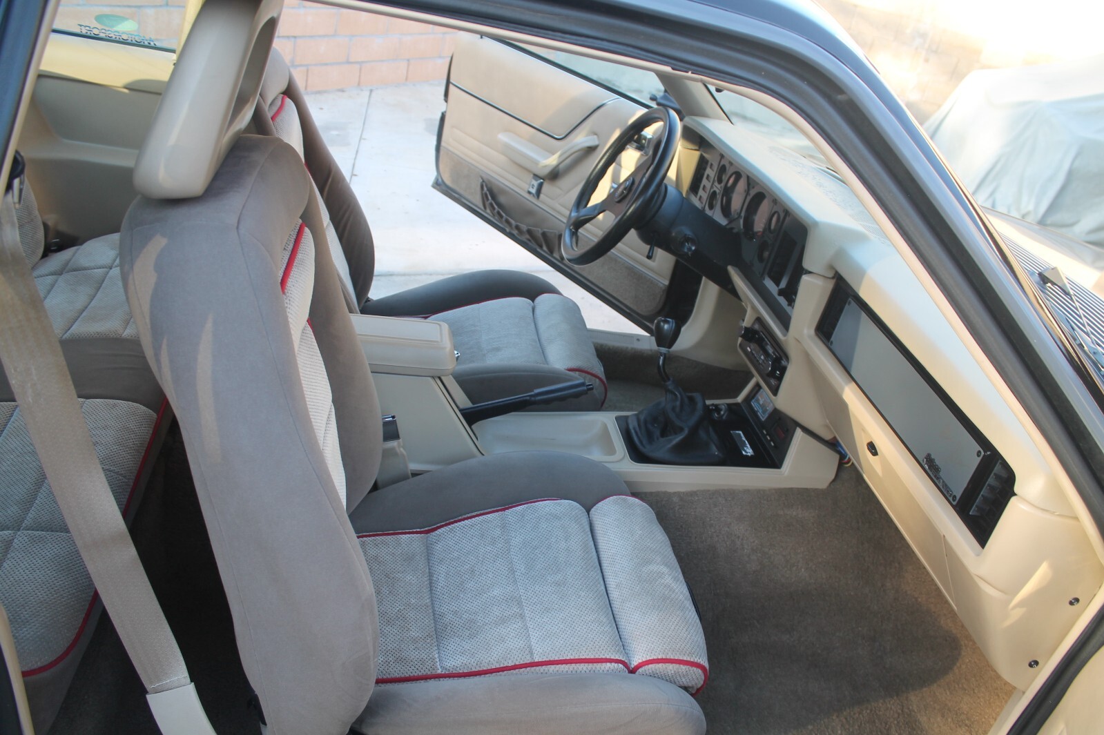 Ford-Mustang-1986-Hatchback-23