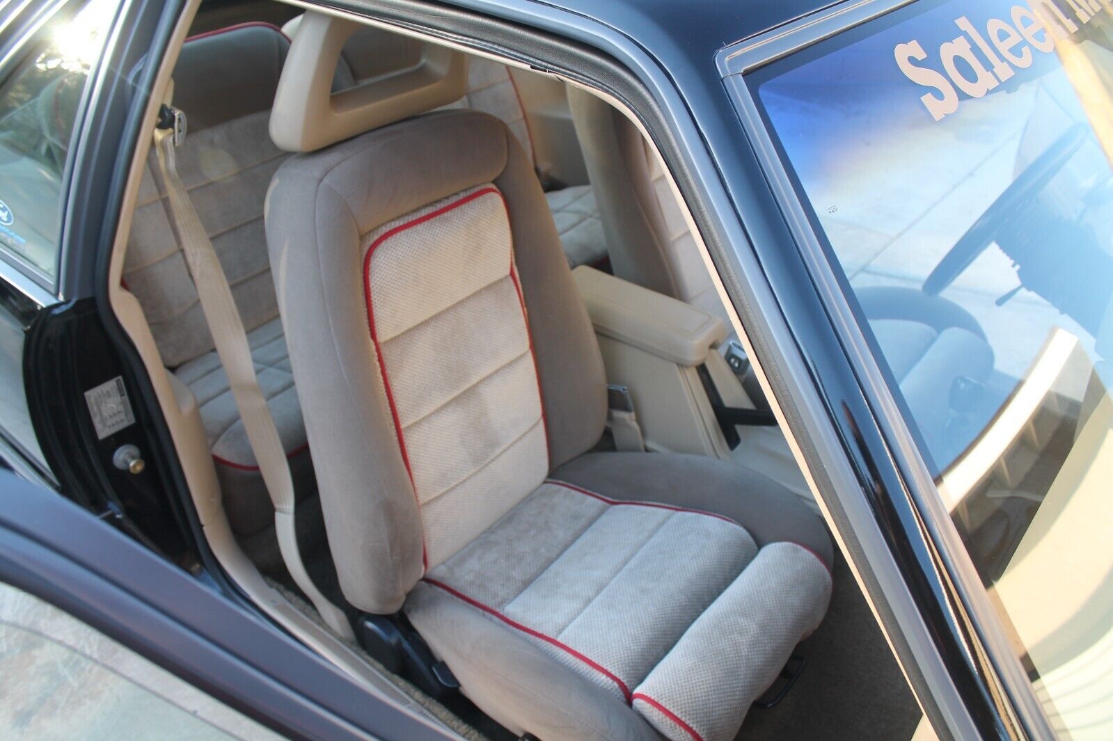 Ford-Mustang-1986-Hatchback-24