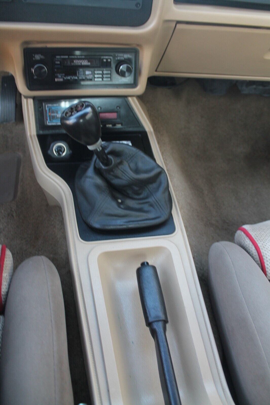 Ford-Mustang-1986-Hatchback-28