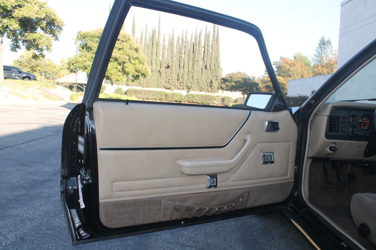 Ford-Mustang-1986-Hatchback-29