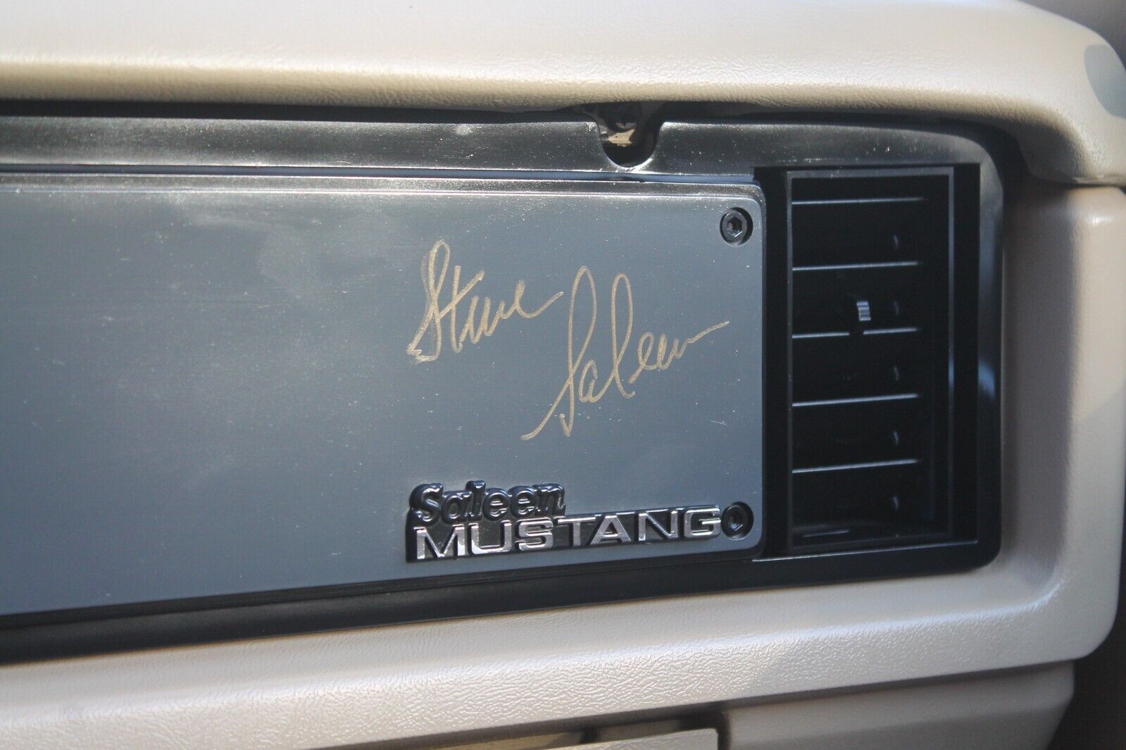 Ford-Mustang-1986-Hatchback-32