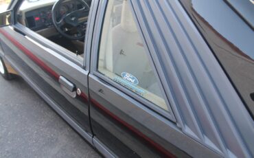 Ford-Mustang-1986-Hatchback-7