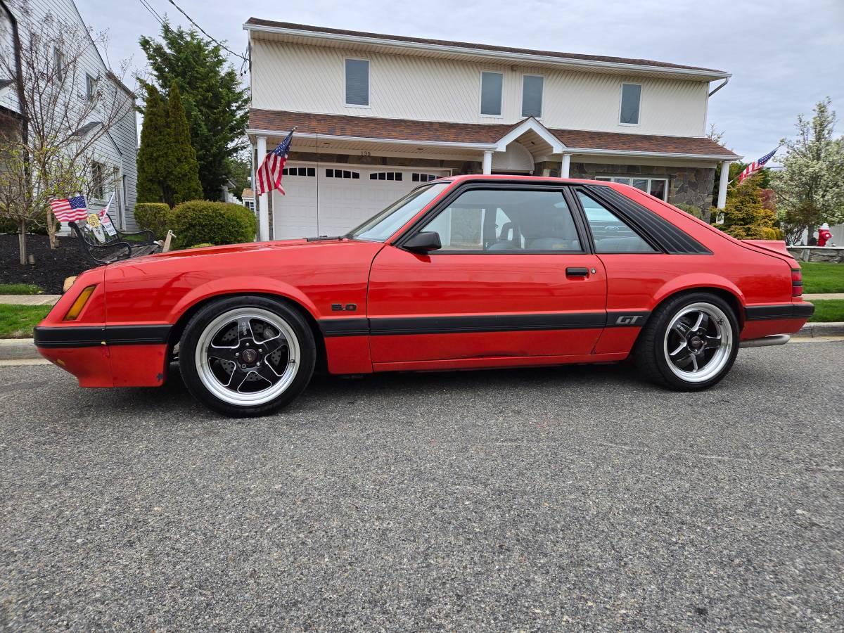 Ford-Mustang-1986-red-1