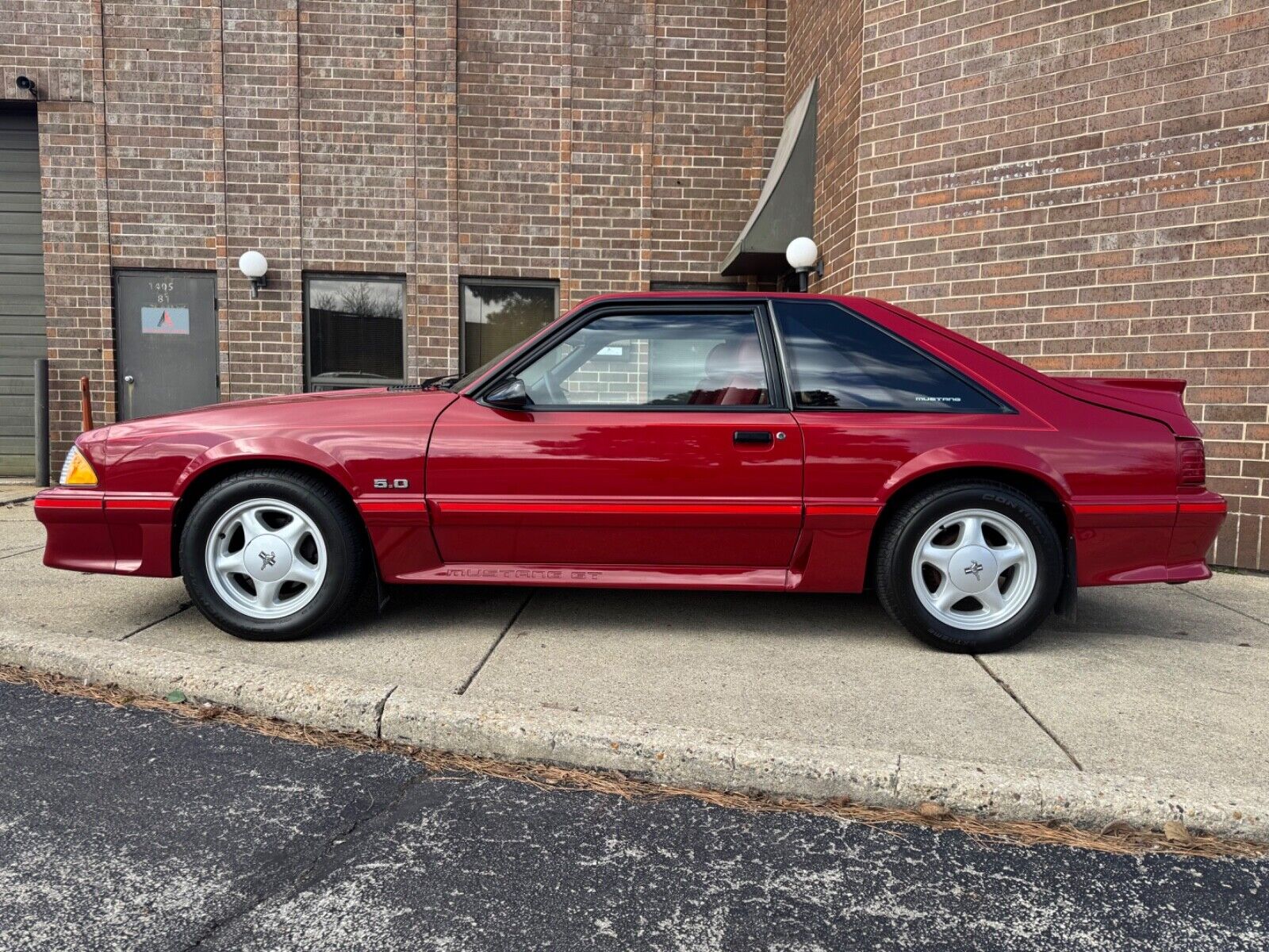 Ford-Mustang-1987-Hatchback-2