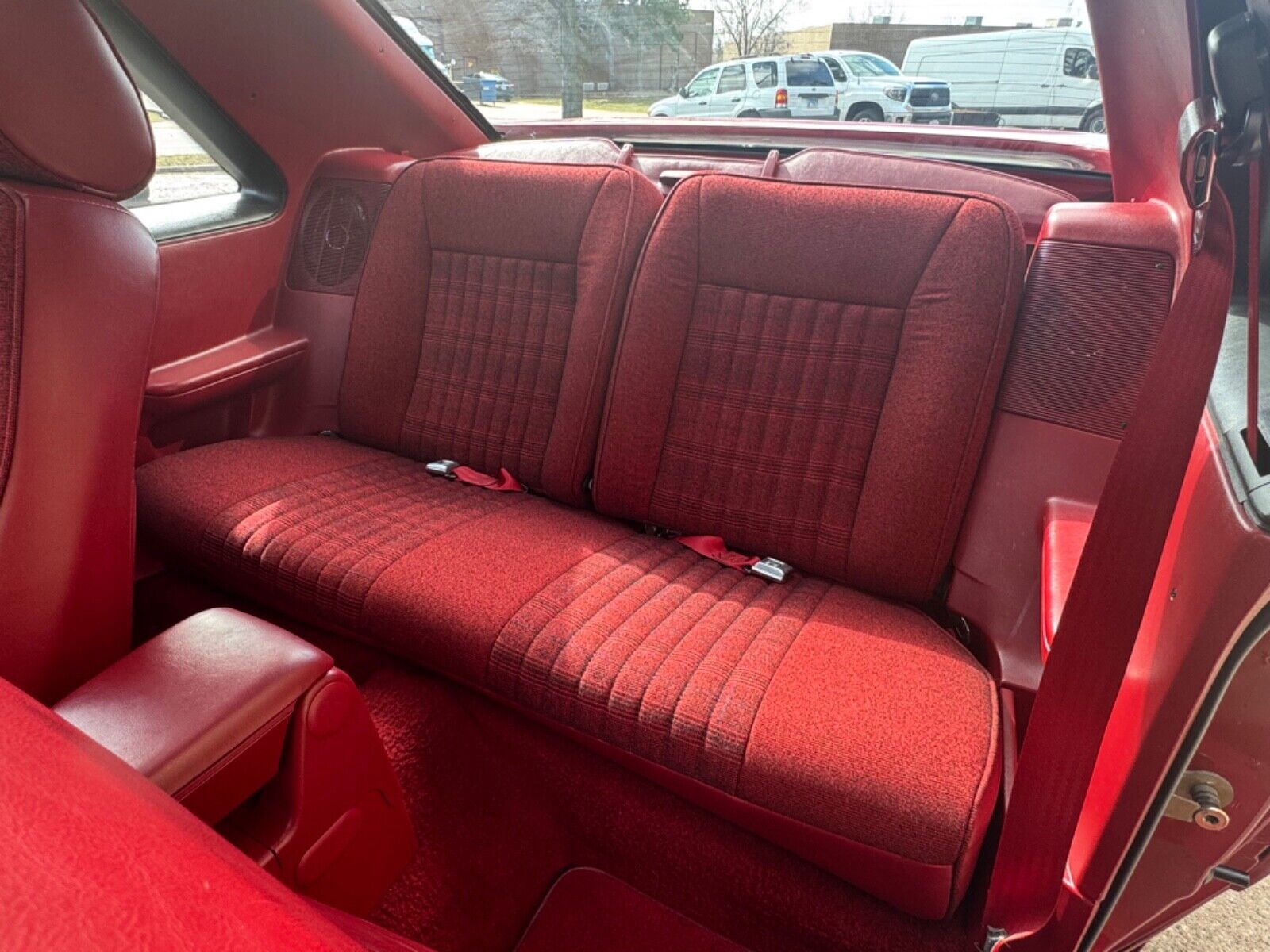 Ford-Mustang-1987-Hatchback-24