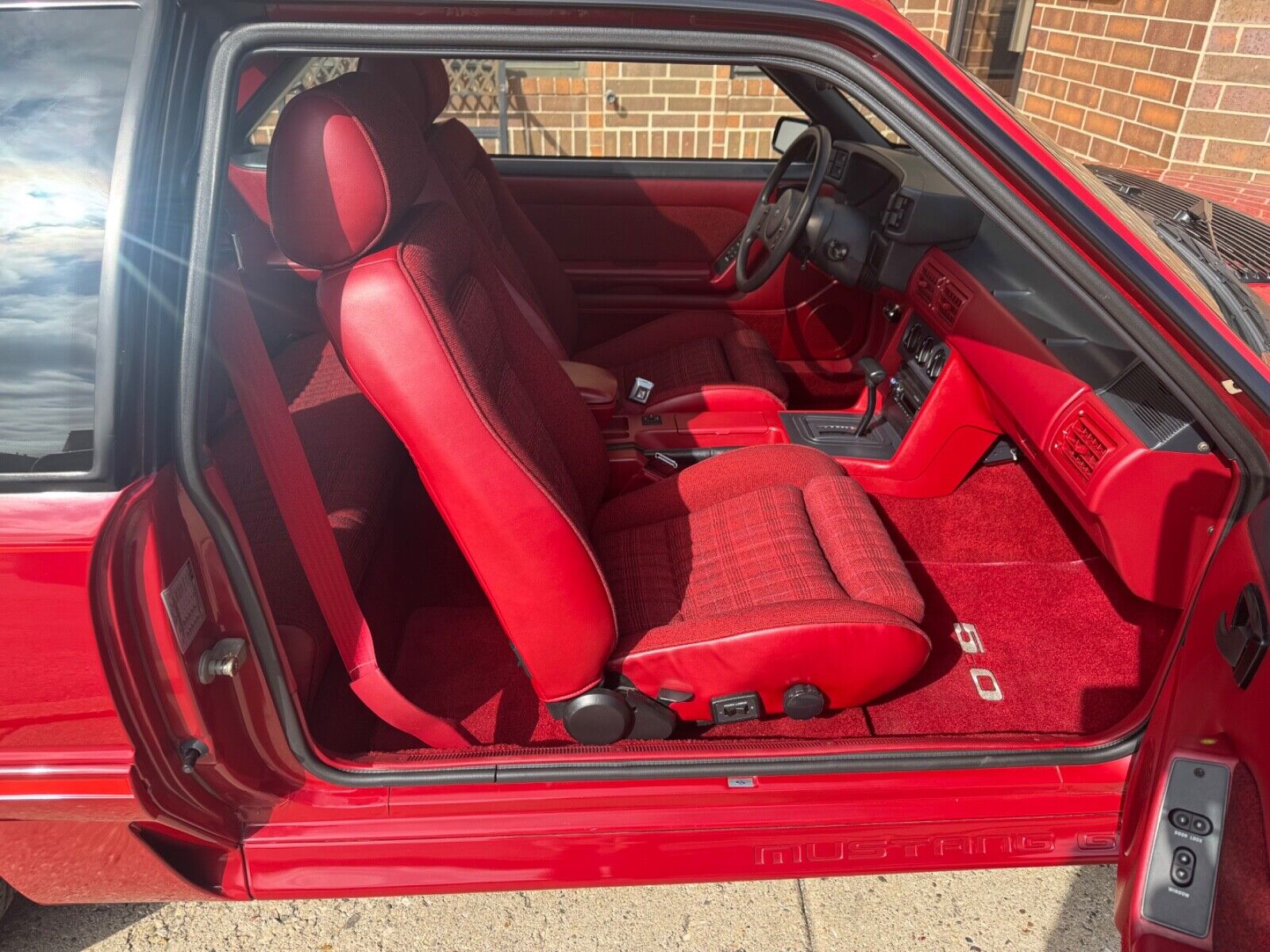 Ford-Mustang-1987-Hatchback-26