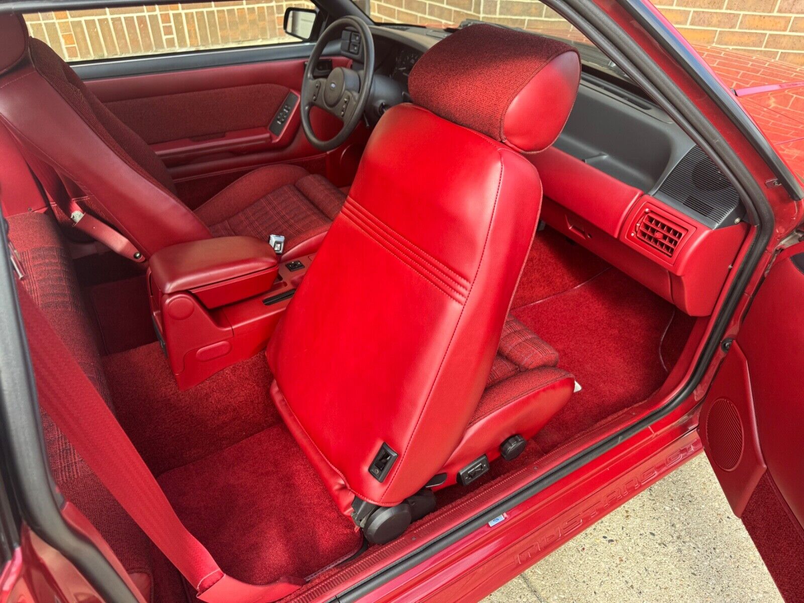 Ford-Mustang-1987-Hatchback-28