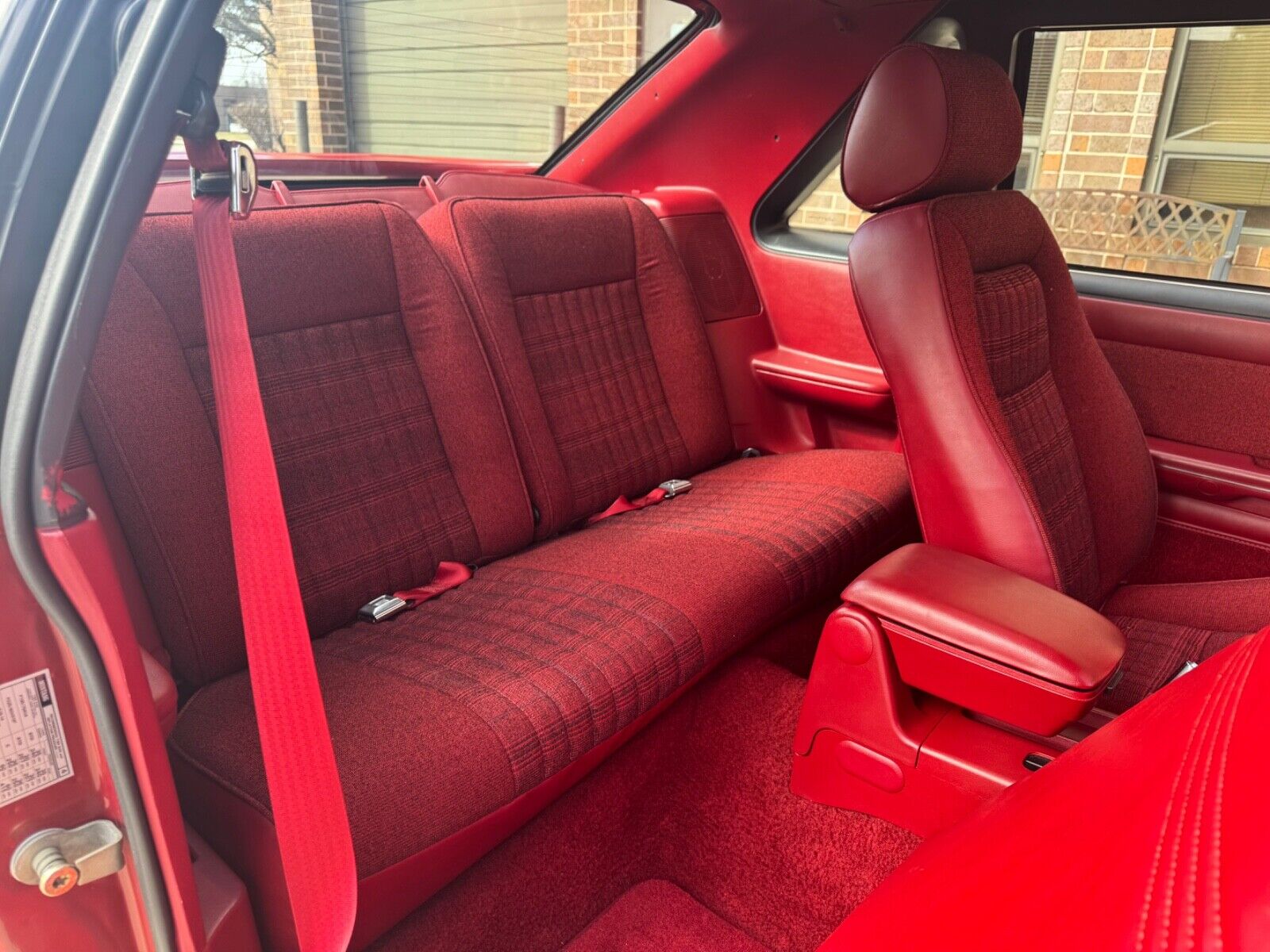 Ford-Mustang-1987-Hatchback-30