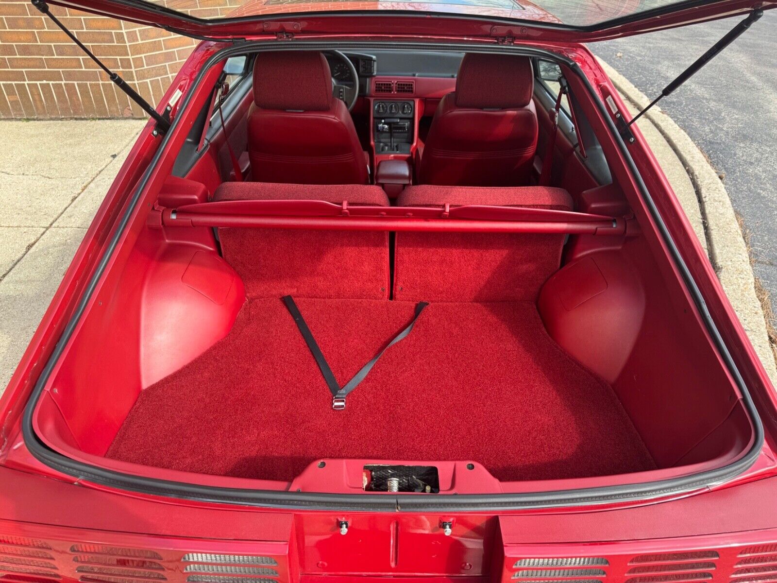 Ford-Mustang-1987-Hatchback-33