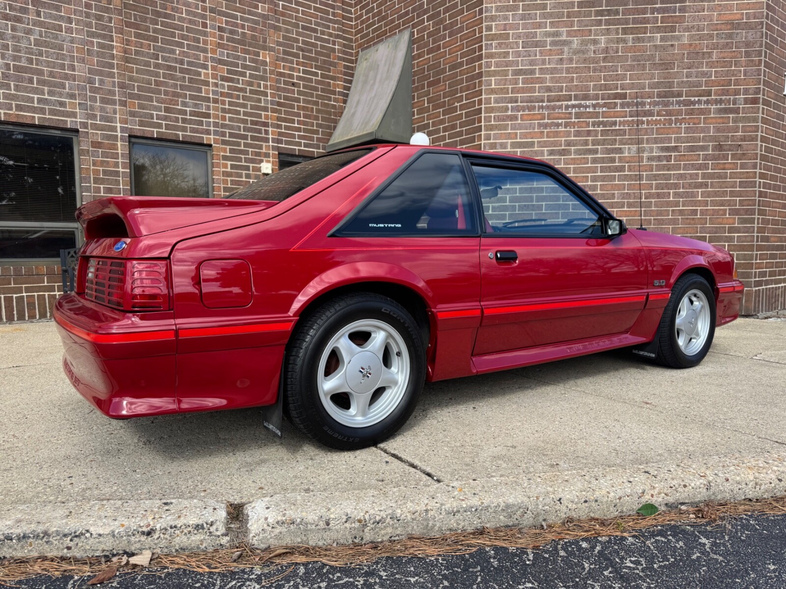 Ford-Mustang-1987-Hatchback-6