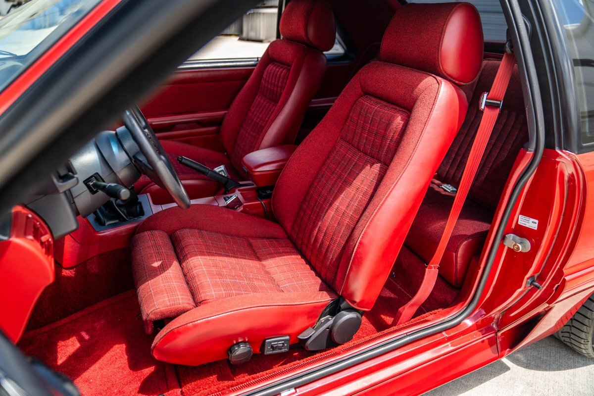 Ford-Mustang-1988-10