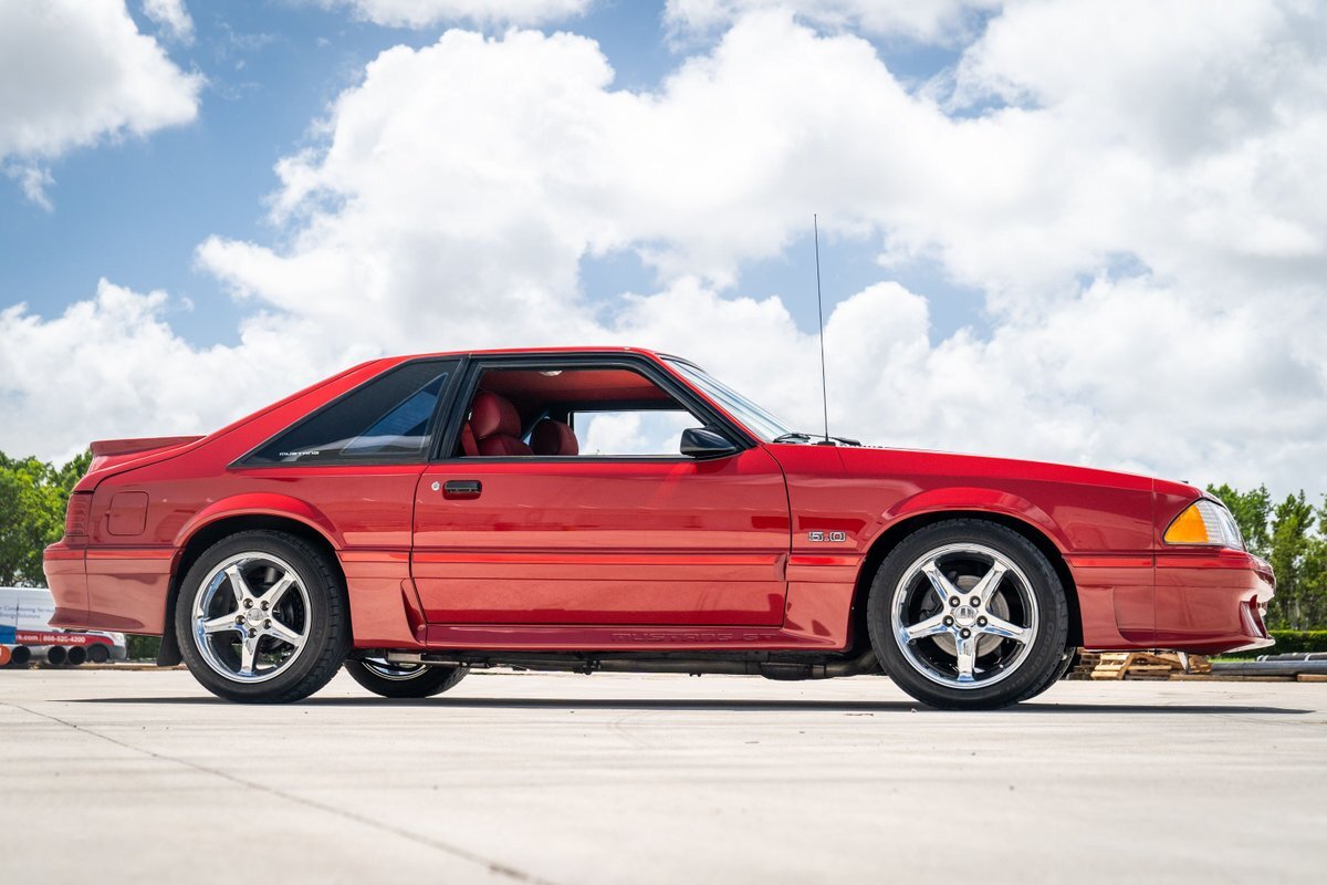 Ford-Mustang-1988-25