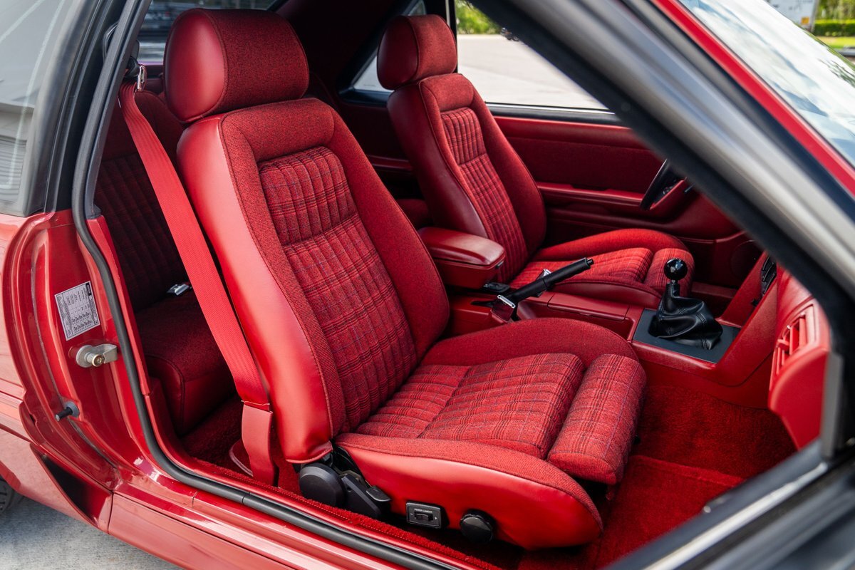 Ford-Mustang-1988-9