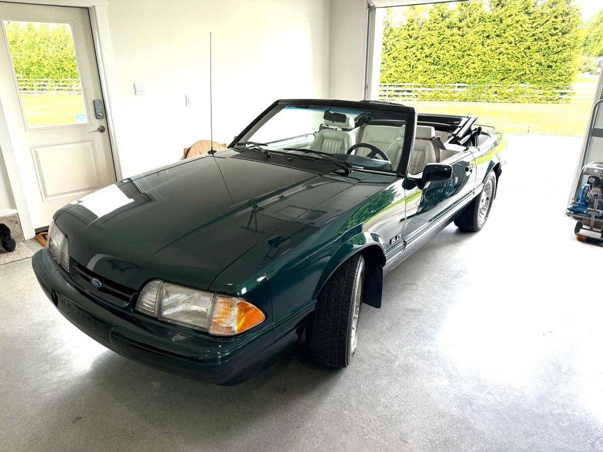 Ford Mustang  1990 green