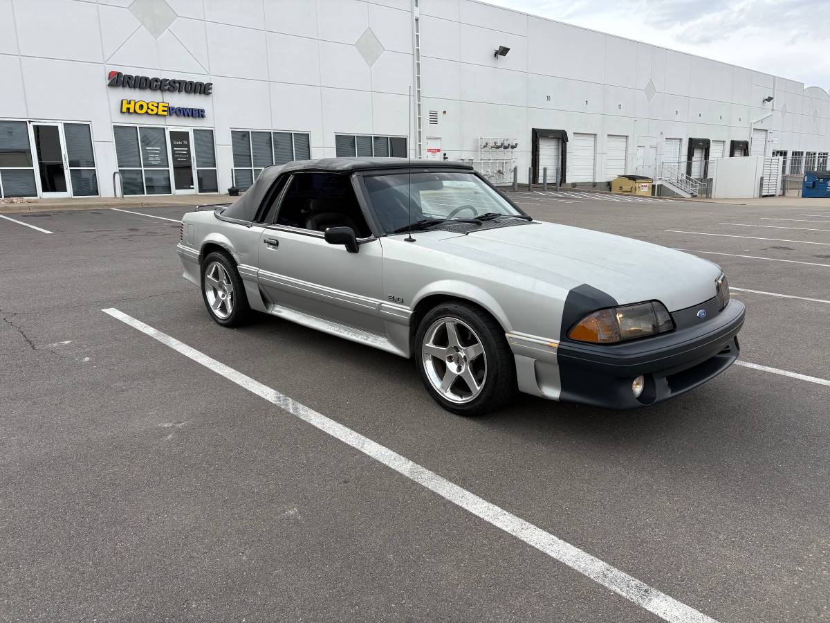 Ford Mustang  1990 silver
