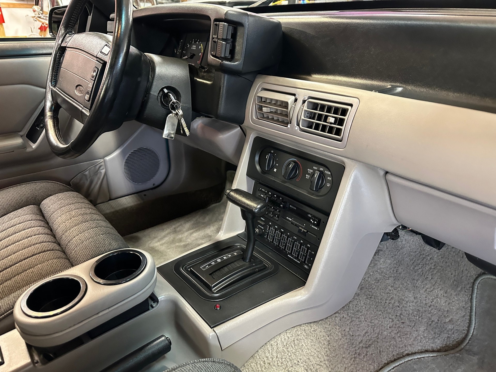 Ford-Mustang-1991-Hatchback-11