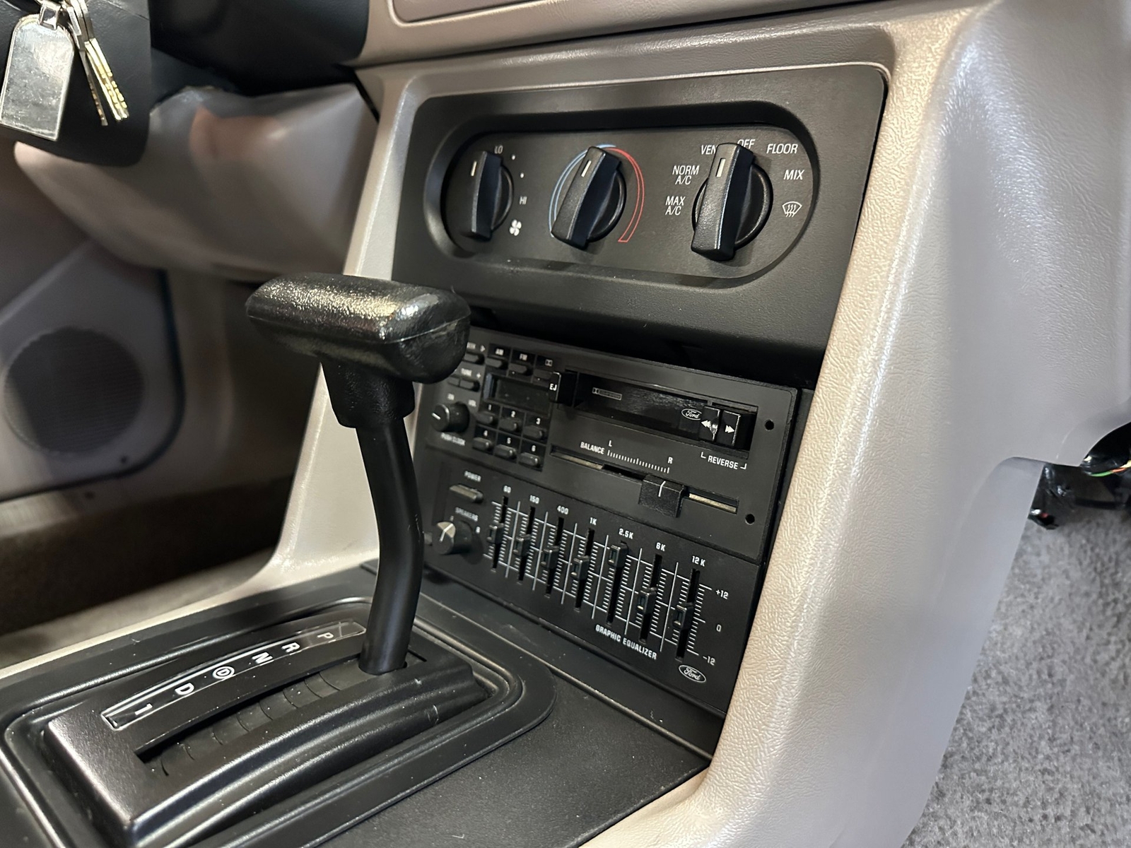 Ford-Mustang-1991-Hatchback-12