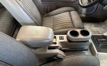 Ford-Mustang-1991-Hatchback-13