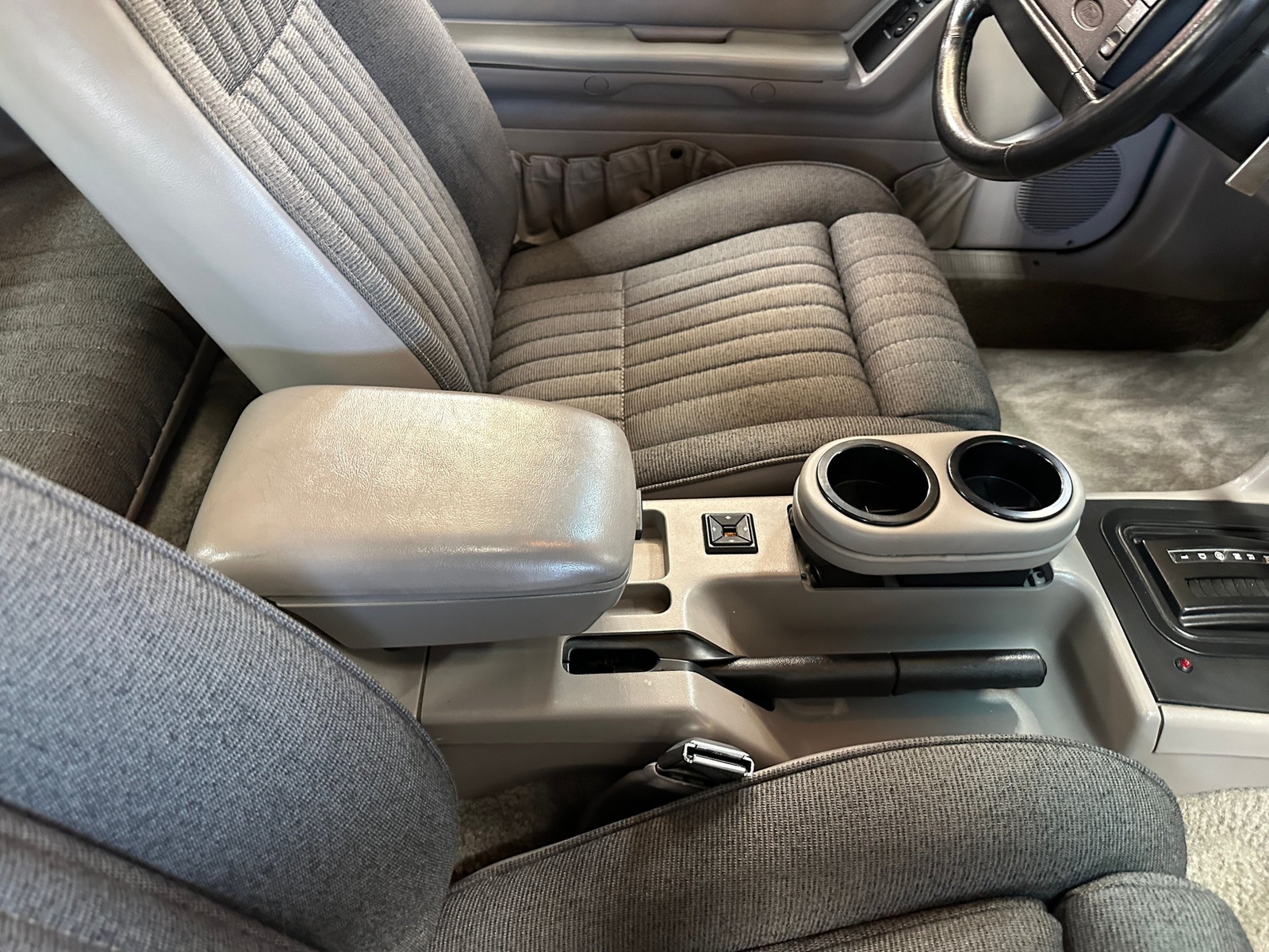 Ford-Mustang-1991-Hatchback-13