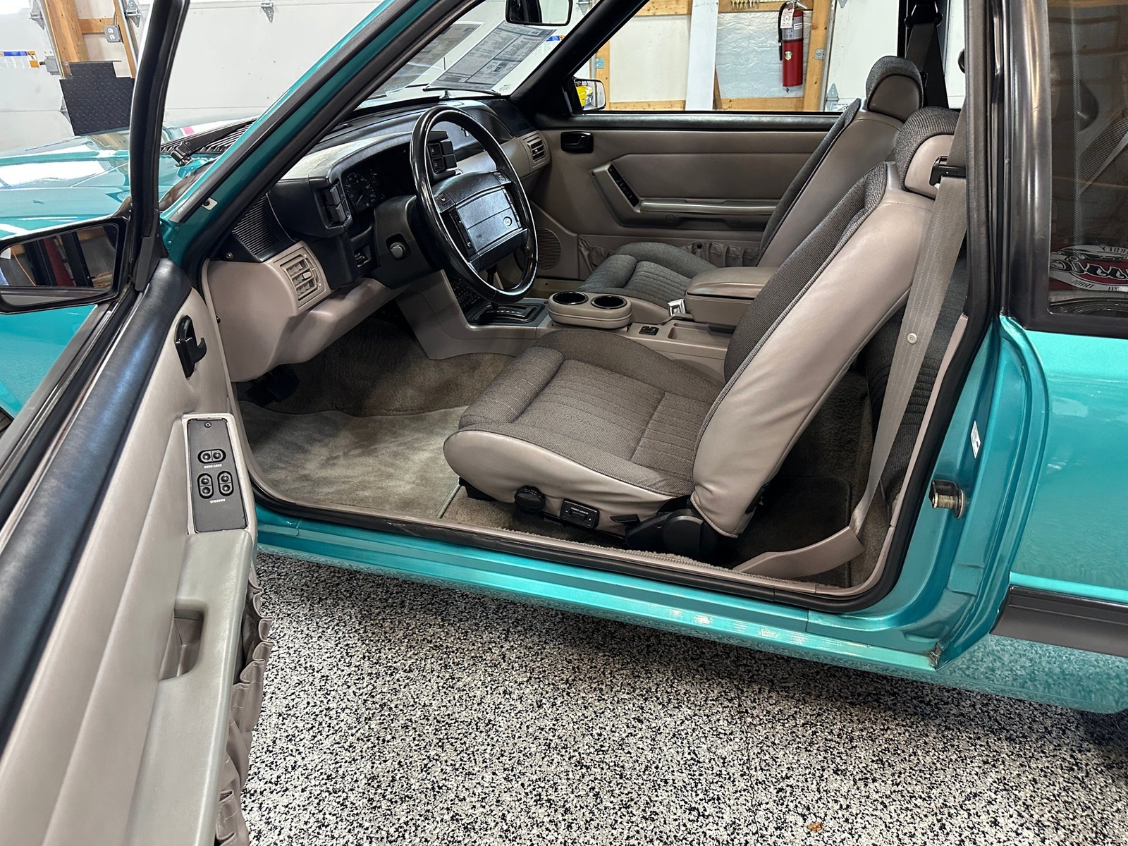 Ford-Mustang-1991-Hatchback-19