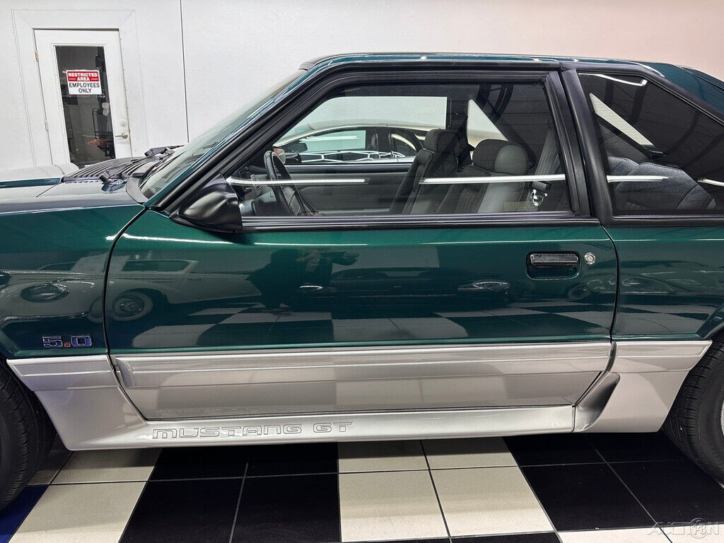Ford-Mustang-1992-Hatchback-21