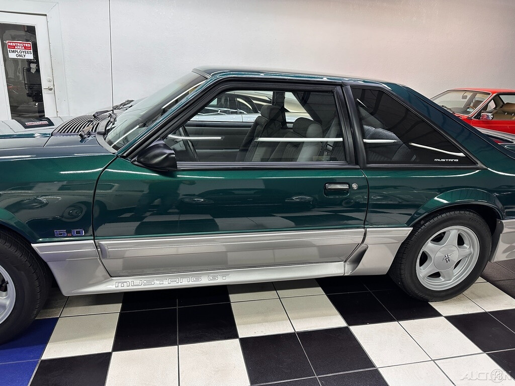 Ford-Mustang-1992-Hatchback-23
