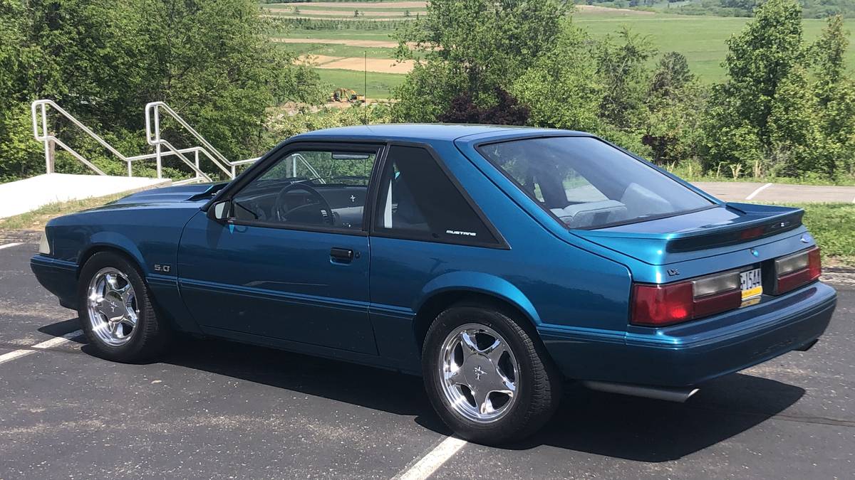 Ford-Mustang-1993-blue-1