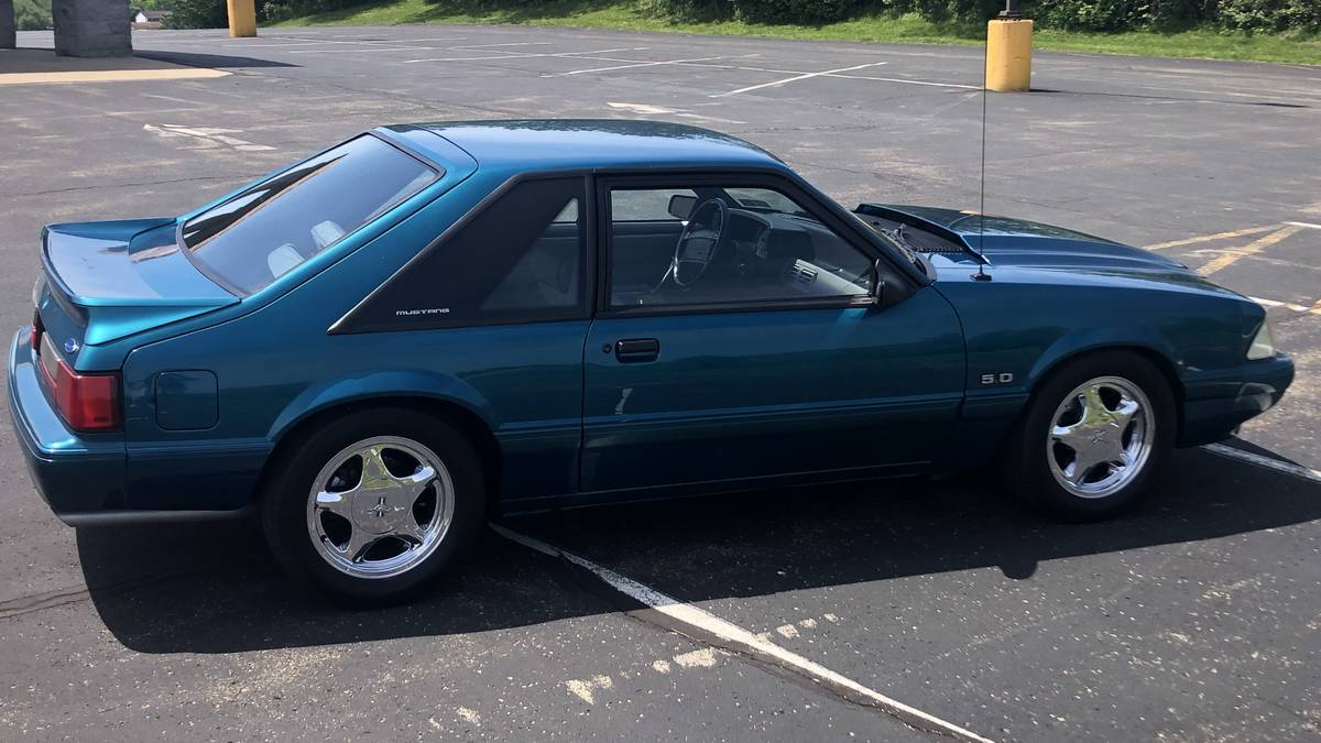 Ford-Mustang-1993-blue-2