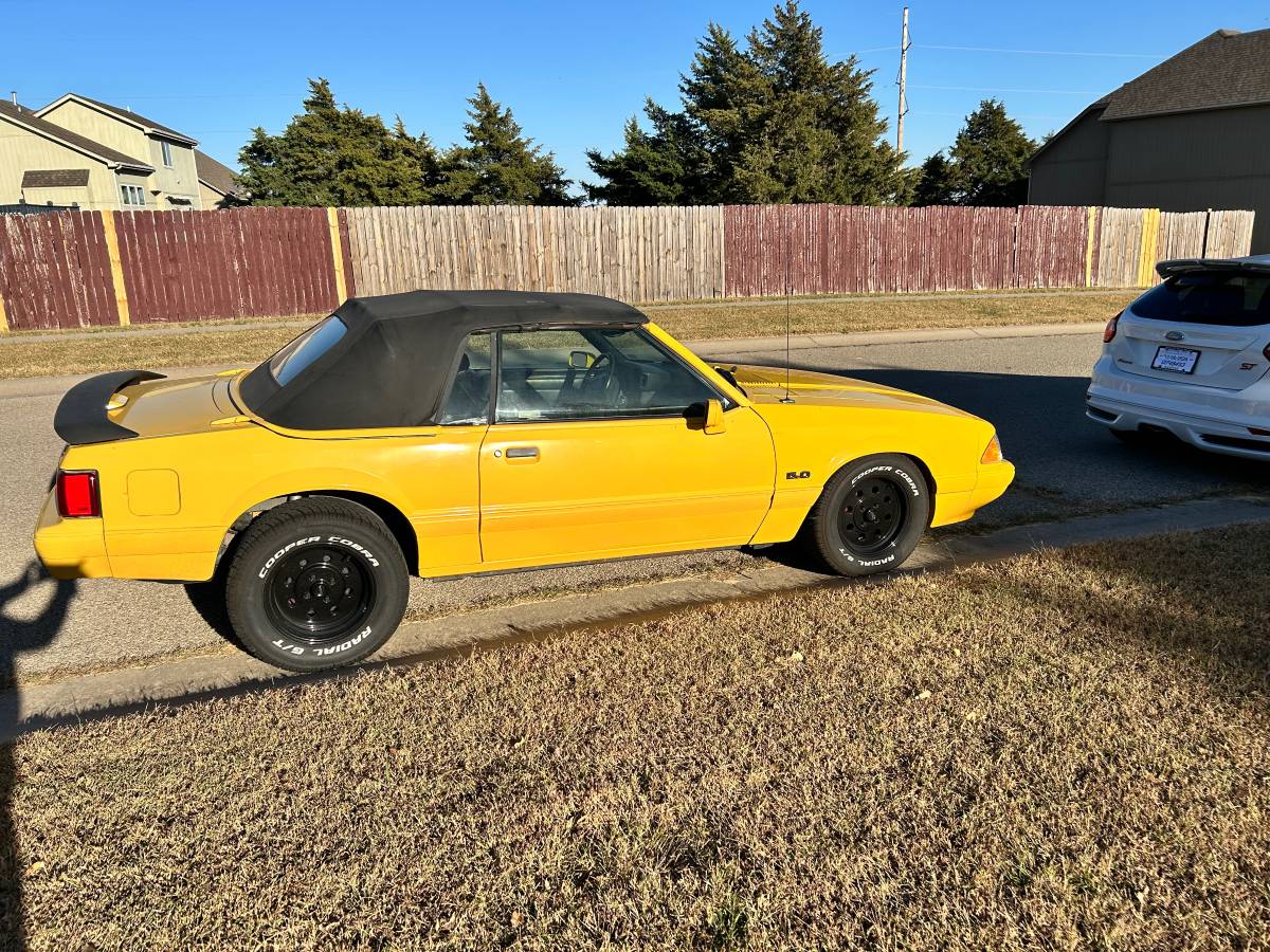 Ford-Mustang-1993-yellow-3