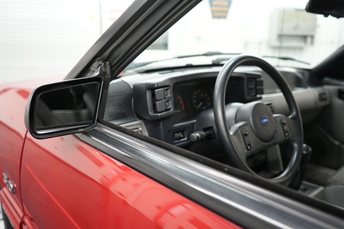 Ford-Mustang-GT-Convertible-1987-Convertible-31