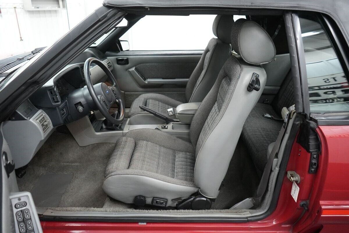 Ford-Mustang-GT-Convertible-1987-Convertible-35