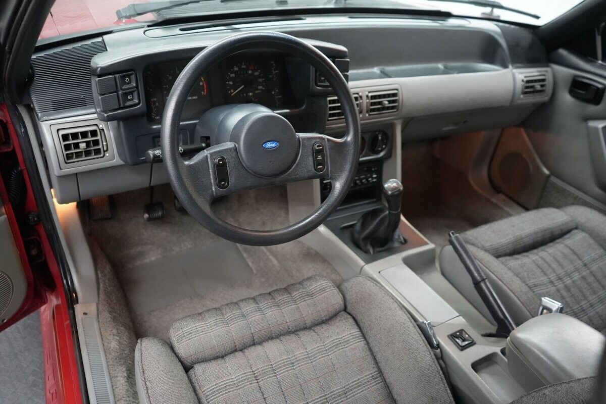 Ford-Mustang-GT-Convertible-1987-Convertible-39