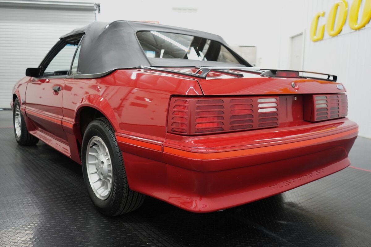 Ford-Mustang-GT-Convertible-1987-Convertible-7