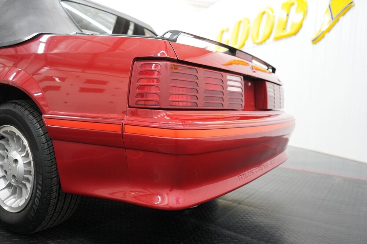 Ford-Mustang-GT-Convertible-1987-Convertible-8