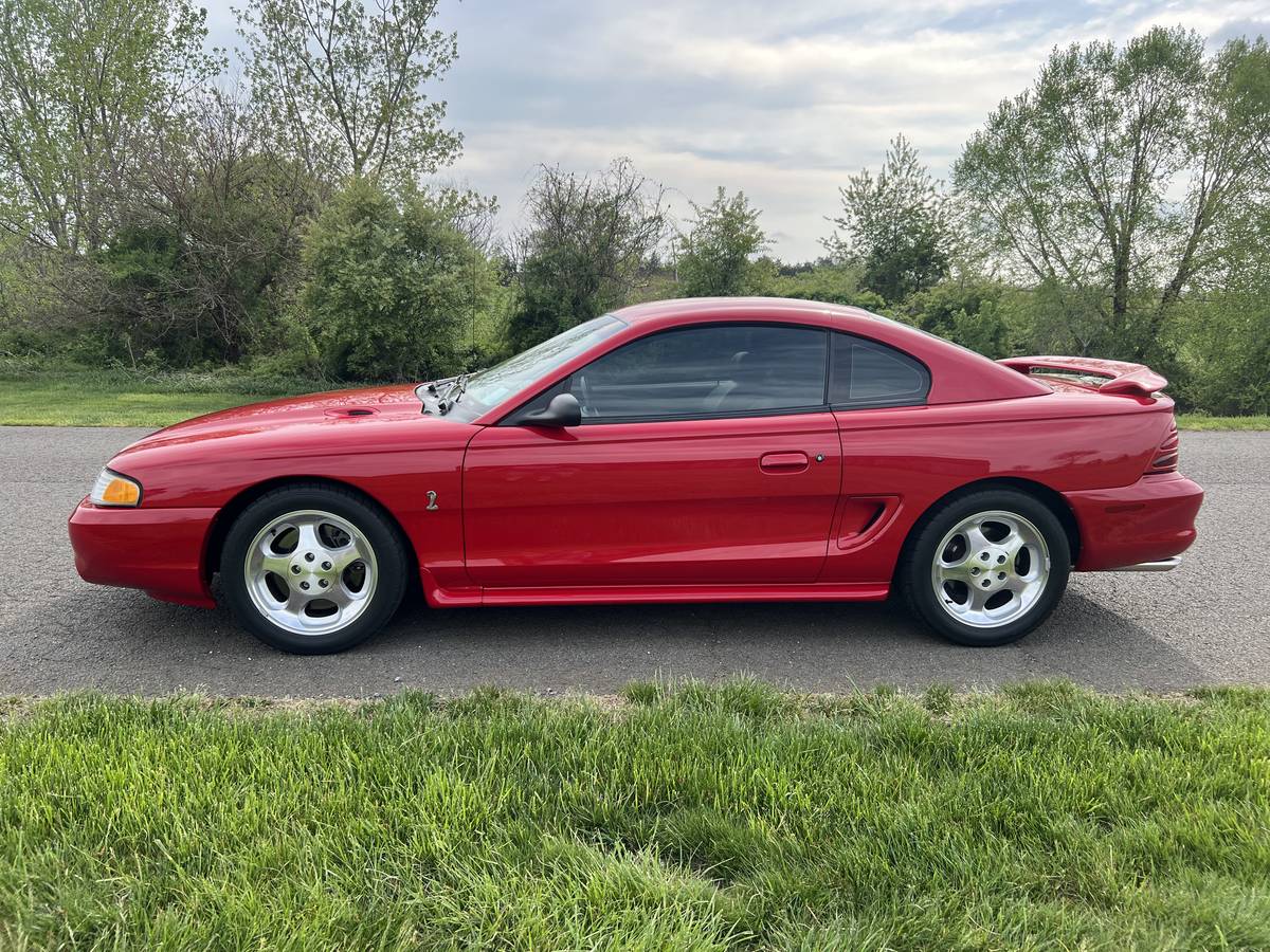 Ford-Mustang-cobra-1995-1