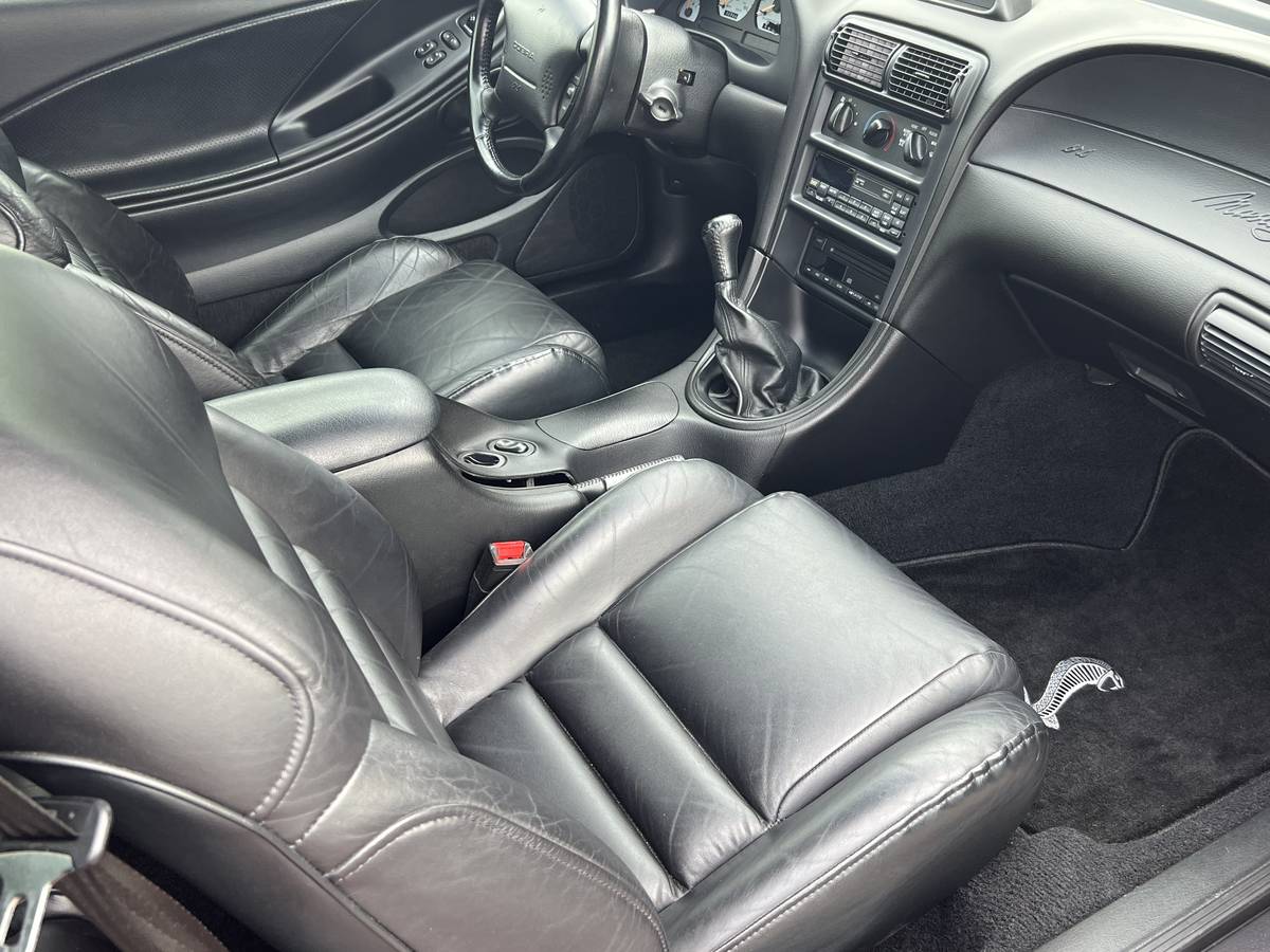 Ford-Mustang-cobra-1995-12