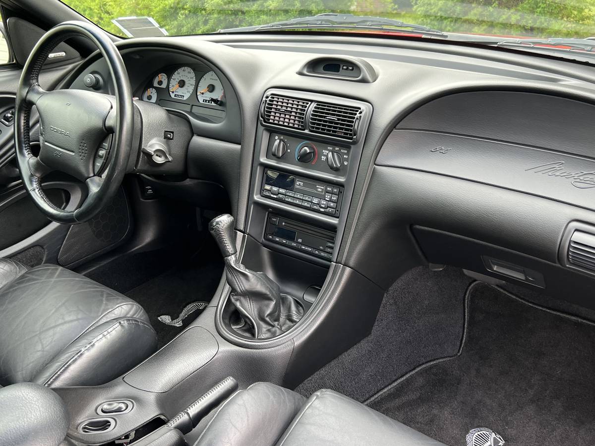 Ford-Mustang-cobra-1995-14