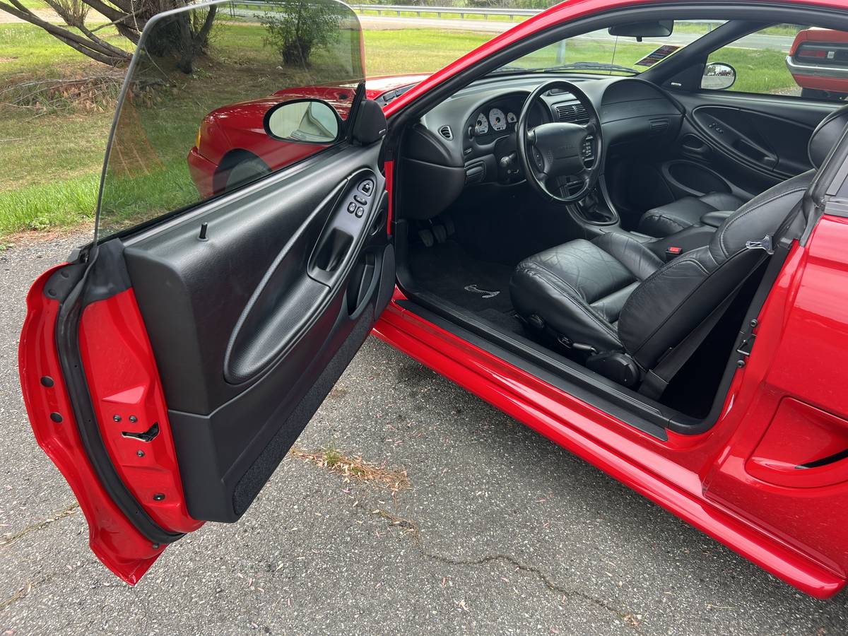 Ford-Mustang-cobra-1995-8
