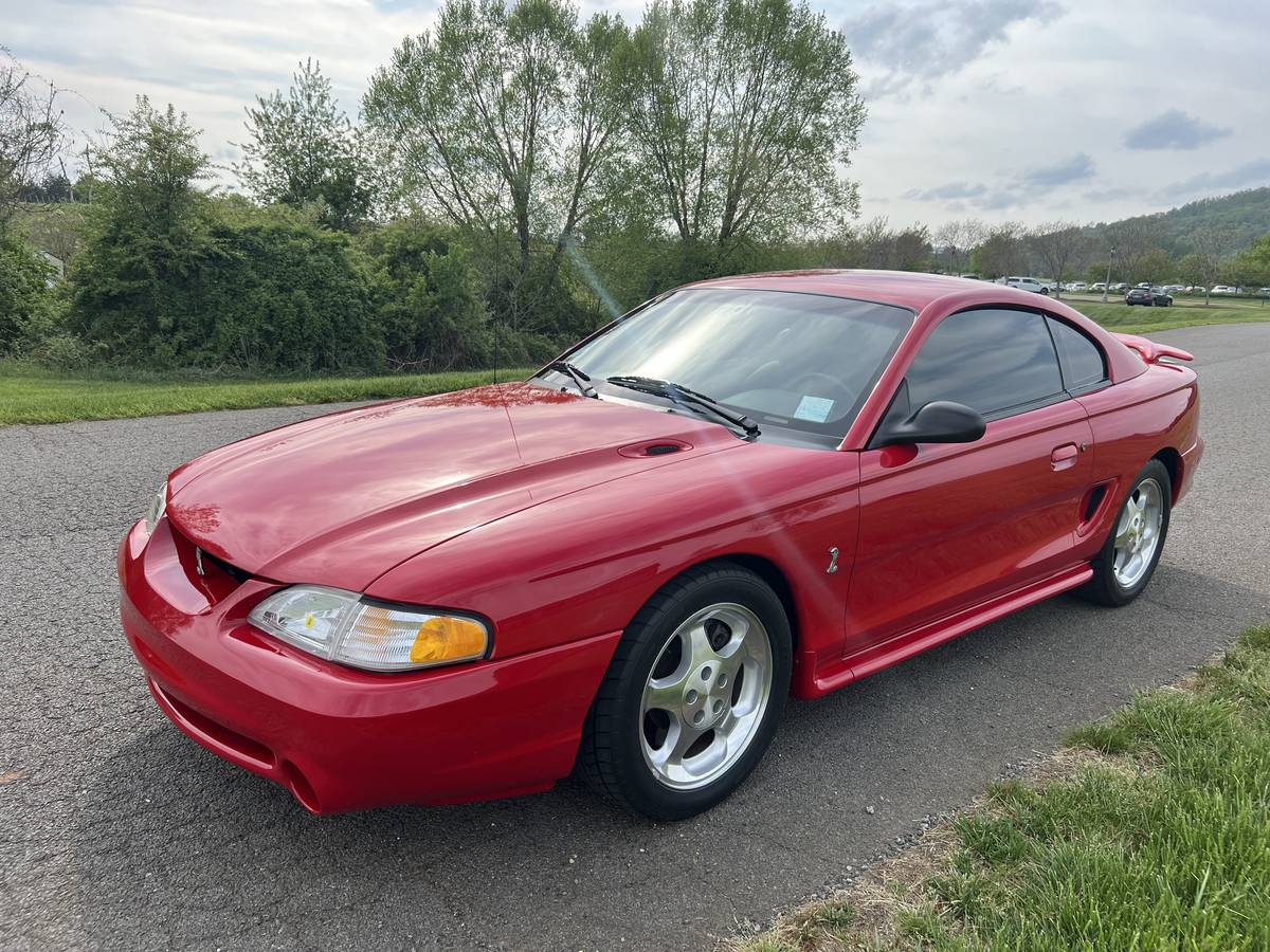 Ford-Mustang-cobra-1995