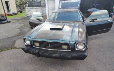 Ford-Mustang-cobra-2-1976-black