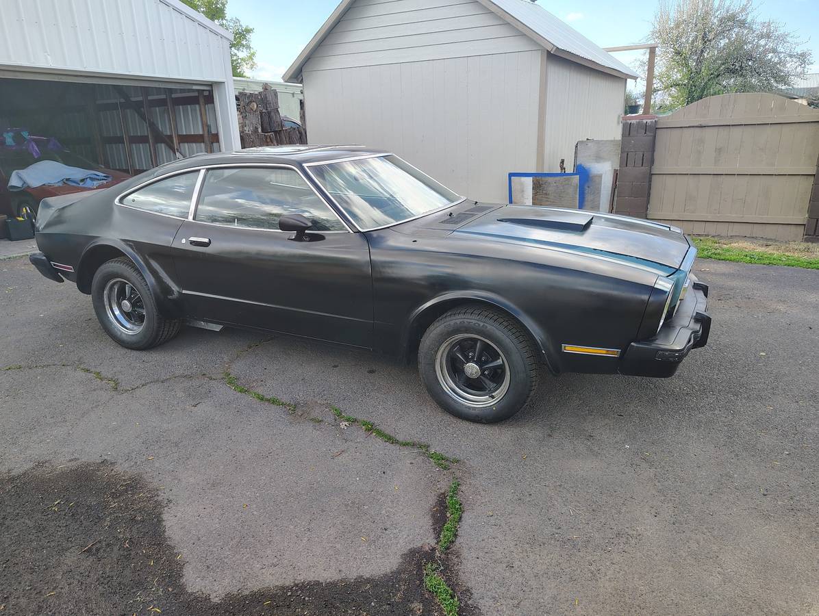 Ford-Mustang-cobra-2-1976-black-7