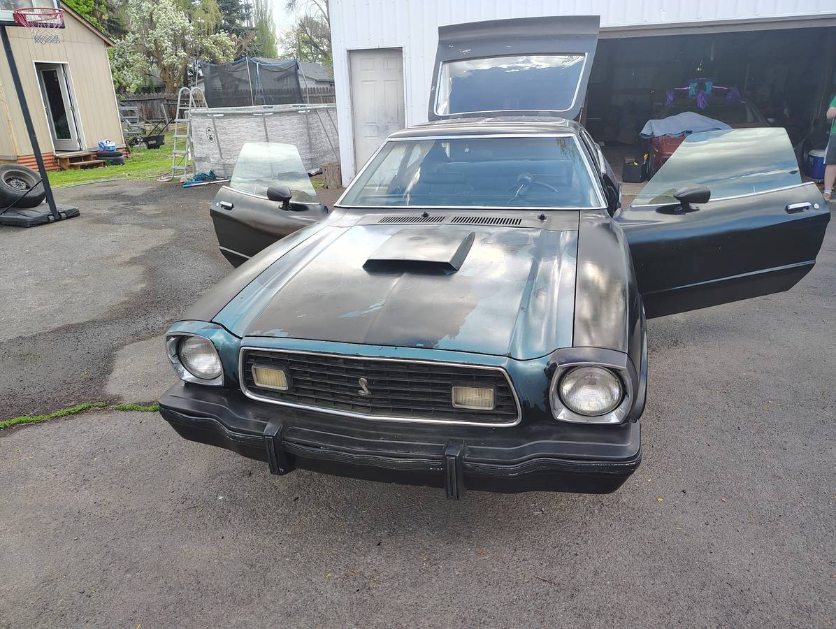 Ford-Mustang-cobra-2-1976-black