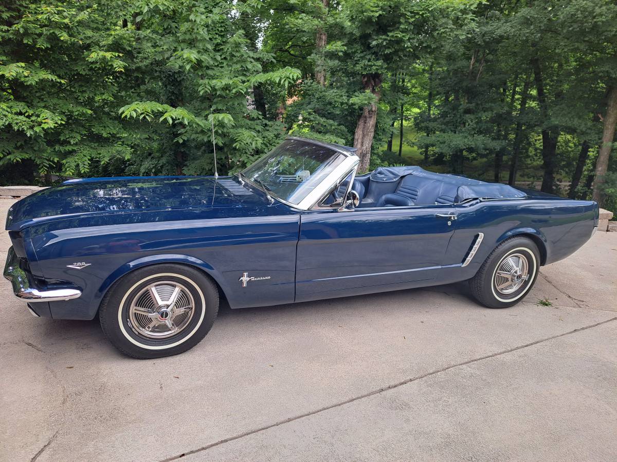 Ford Mustang convertible  1965 blue
