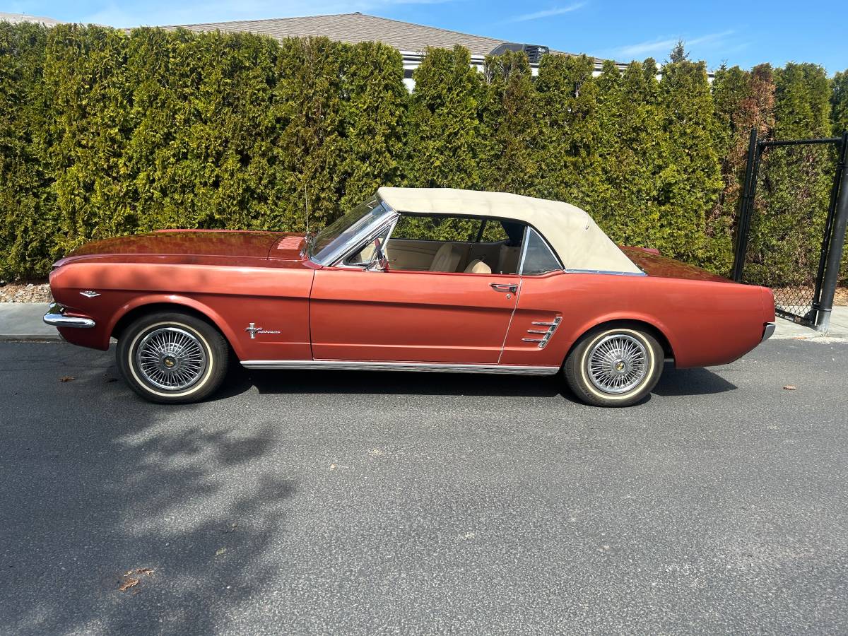 Ford-Mustang-convertible-1966-brown